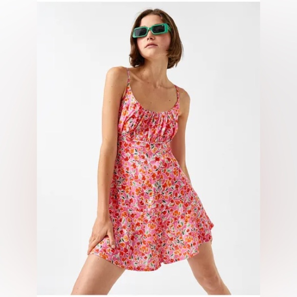 NWT ASOS Pink Fun Floral Summer Romper Women’s Pull On Playsuit - Size Medium